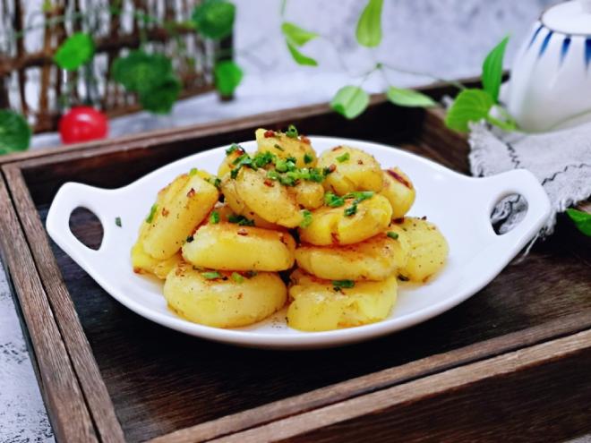 葱香椒盐小土豆