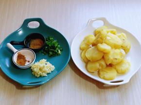 准备工作完成，准备开始煎土豆。