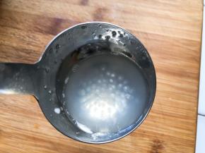 大火煮15分钟，捞起西米有点白心状态，