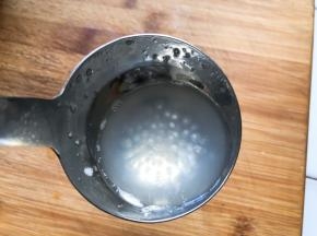 大火煮15分钟，捞起西米有点白心状态，