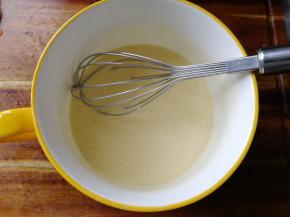 打均匀，无干粉颗粒。拎起蛋抽，快速滴落即可。