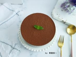脱模放在杯子上，用吹风在周围吹一圈，模具向下就能很好脱模