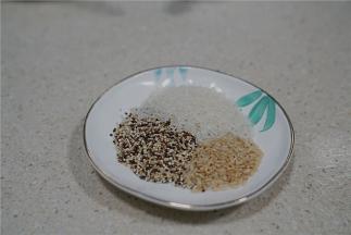 这款蒸杂粮饭，用到的食材有藜麦，糙米，大米。