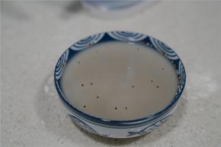 食材泡洗出来是这样子的状态，要再次的清洗后才用来蒸。