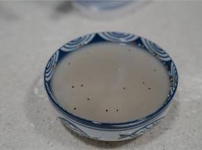食材泡洗出来是这样子的状态，要再次的清洗后才用来蒸。