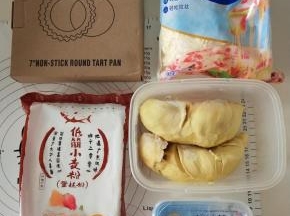 材料备齐，黄油软化，低筋面粉过筛。
