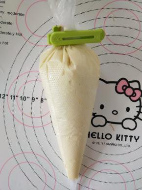 10、装入裱花袋备用。
