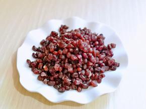 准备好蜜豆，提前煮好的。(买来的也可以)