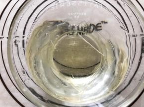 吉利丁片泡冷水几分钟，泡软