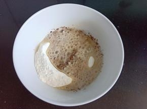倒入热油搅拌均匀