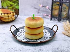 宝贝一口气吃三个。