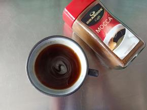 1.8克速溶咖啡粉用150克开水冲泡