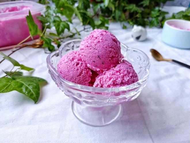 火龙果冰淇淋