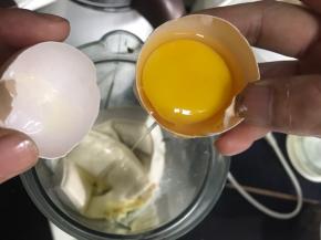 把主料食材全部放入料理机中打成糊状