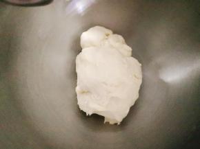 中种材料揉至无干粉即可。