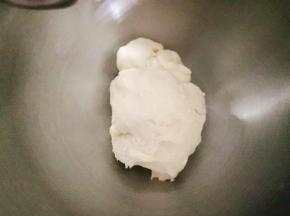中种材料揉至无干粉即可。