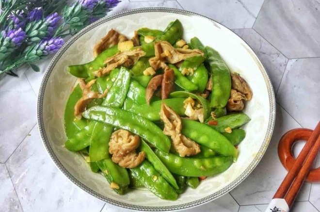 荷兰豆炒腊猪肠