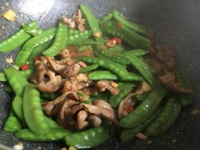 翻炒均匀即可出锅；