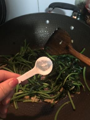加入盐油调味即可出锅