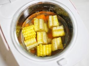 放入美的亲子煲中。