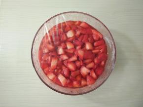 盖上保鲜膜冷藏一晚。