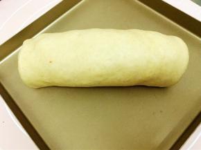 放入烤盘里，建议放在铺有油纸的大烤盘里，金盘有点小了