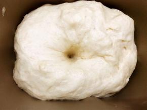 发酵好的面团用手指插入不回缩不塌陷