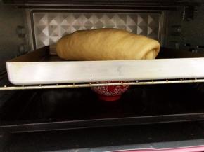 现在开始二发40分钟，同时放入一碗热水保持湿度