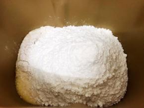 加入高筋面粉和全麦粉