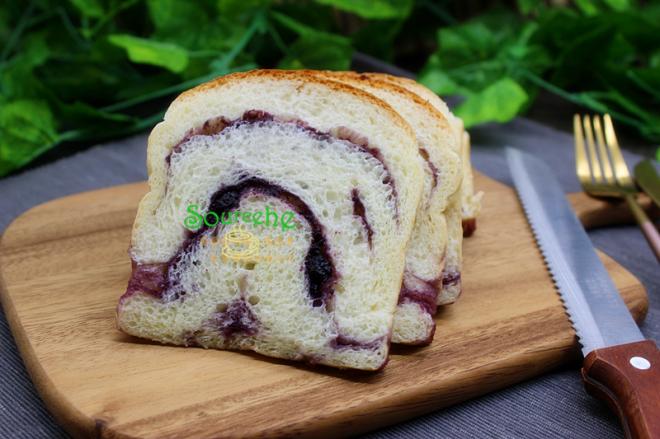 蓝莓果酱吐司