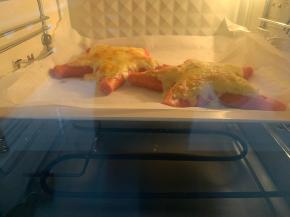 13、180度烤10-15分钟，芝士融化变成金黄色就可以了。