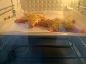 13、180度烤10-15分钟，芝士融化变成金黄色就可以了。