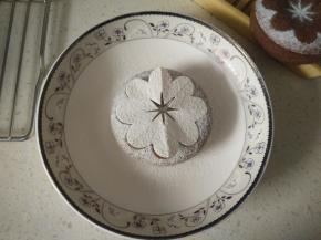 撒少许糖粉装饰即可。