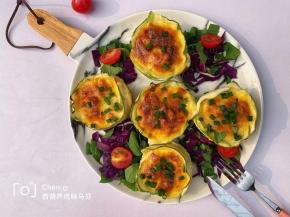 12、出炉撒上点葱花，就可以开吃了。