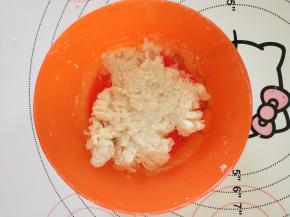 2、将烫中材料混合均匀，放凉。
