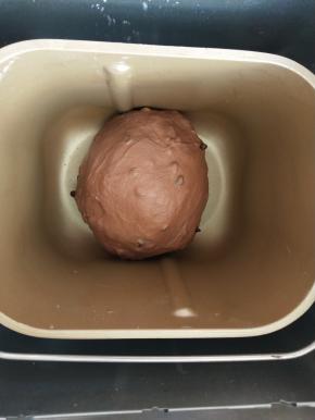 7、滚圆发酵30分钟左右。
