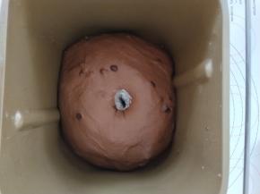 8、发酵到2倍大，用手指沾面粉戳洞不回缩即可。
