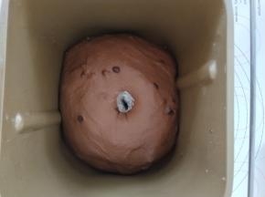 8、发酵到2倍大，用手指沾面粉戳洞不回缩即可。
