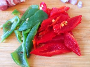 辣椒切滚刀块