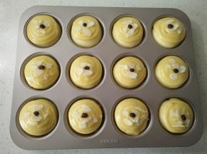 表面撒少许杏仁片。