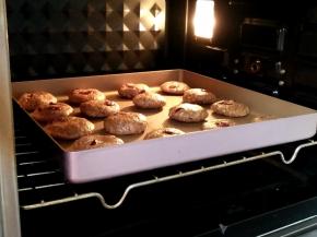 放入预热好的烤箱上下160度，25分钟。