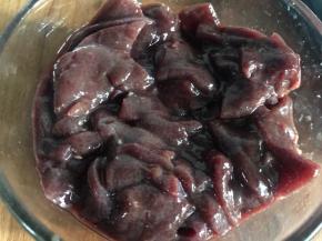 猪肝洗净切薄片