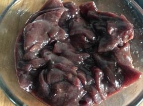 猪肝洗净切薄片