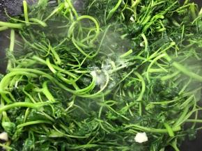 调入盐炒匀即可