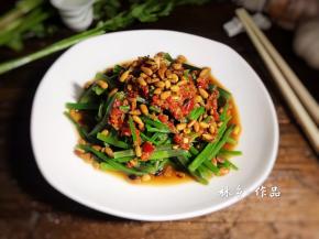 撒上熟瓜子仁即可