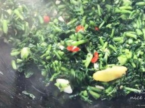 翻炒至均匀入味，即可