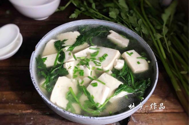野芹菜叶豆腐汤