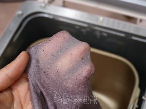 用后油法将面团揉至扩展阶段，即能撑出较薄的膜。