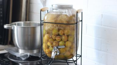 9.	封一层保鲜袋是为了避免有空气从盖子的缝隙钻进去~