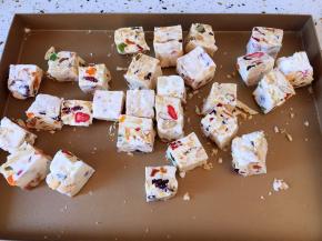 冷藏后取出切块